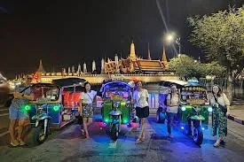 Bangkok night dinner tour with tuk tuk (D)
